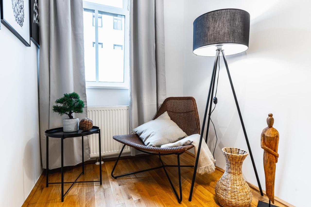 Stylish Designed Apartment In A Calm District Vienna Esterno foto